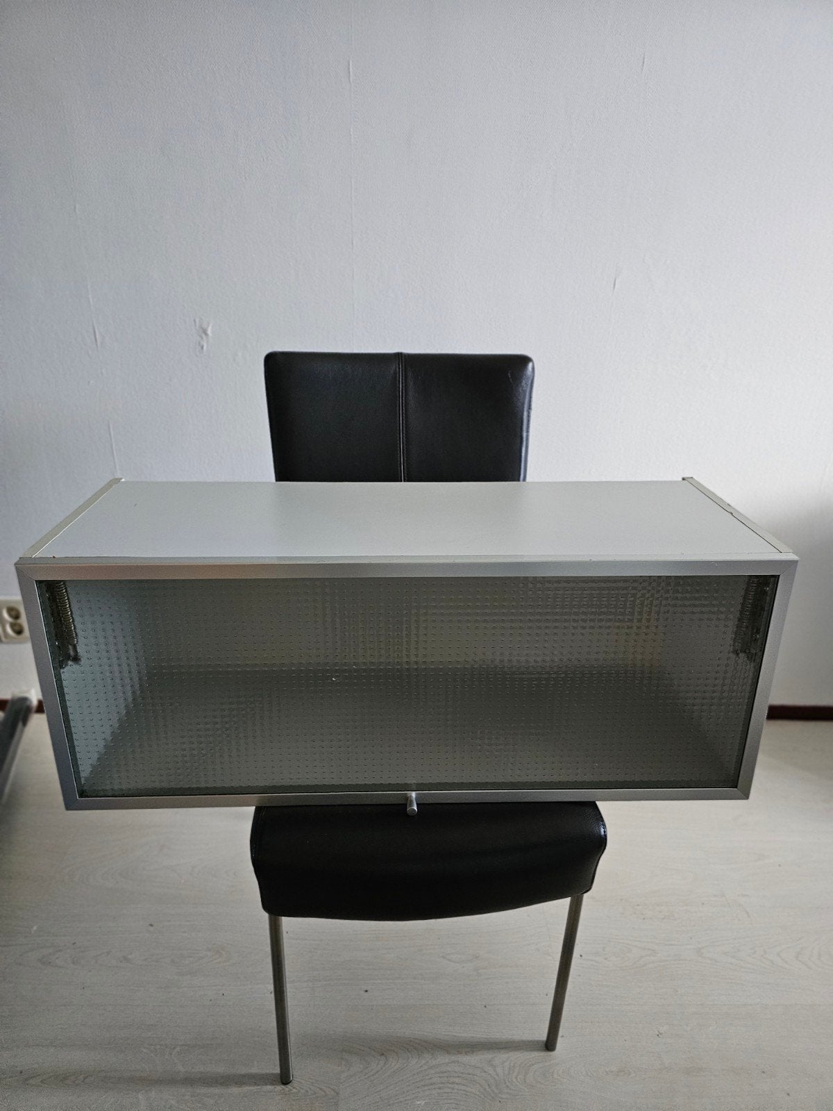 Keukenkastje met glazen deur (2e gratis, knopje ontbreekt), Huis en Inrichting, Ophalen, Gebruikt, 50 tot 100 cm, Minder dan 100 cm