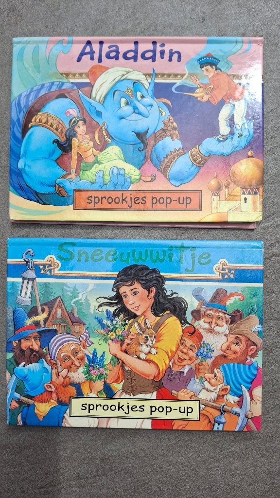 2 sprookjes pop-up boekjes Aladdin Sneeuwwitje, Ophalen of Verzenden, Zo goed als nieuw, Uitklap-, Voel- of Ontdekboek, 3 tot 4 jaar