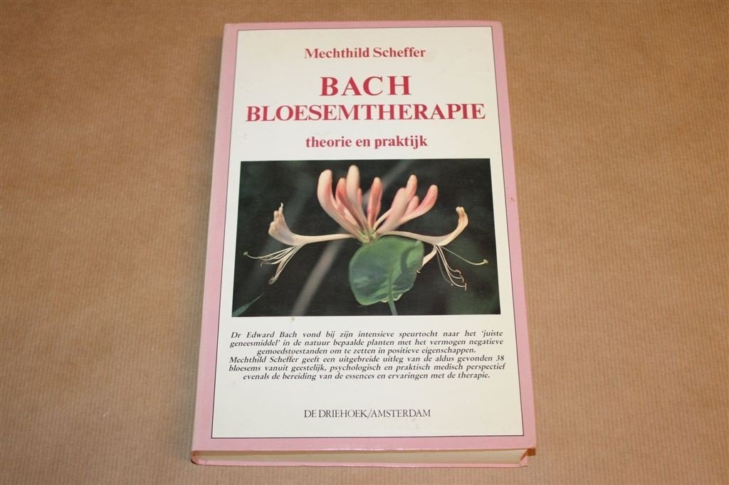 Bach-Bloesemtherapie — Theorie en Praktijk [Scheffer], Boeken, Ophalen of Verzenden, Gelezen, Overige onderwerpen, Achtergrond en Informatie