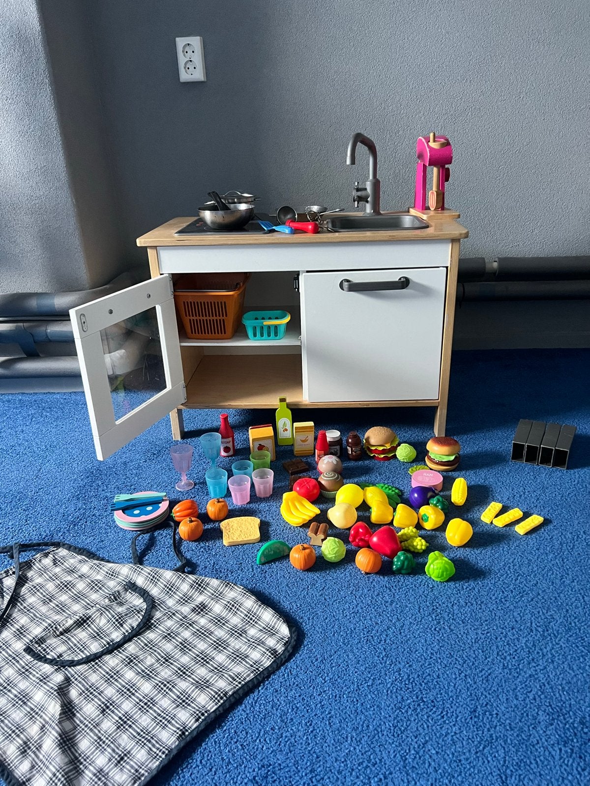 IKEA Speelgoedkeuken met accessoires en schort, Ophalen, Zo goed als nieuw, Jongen of Meisje