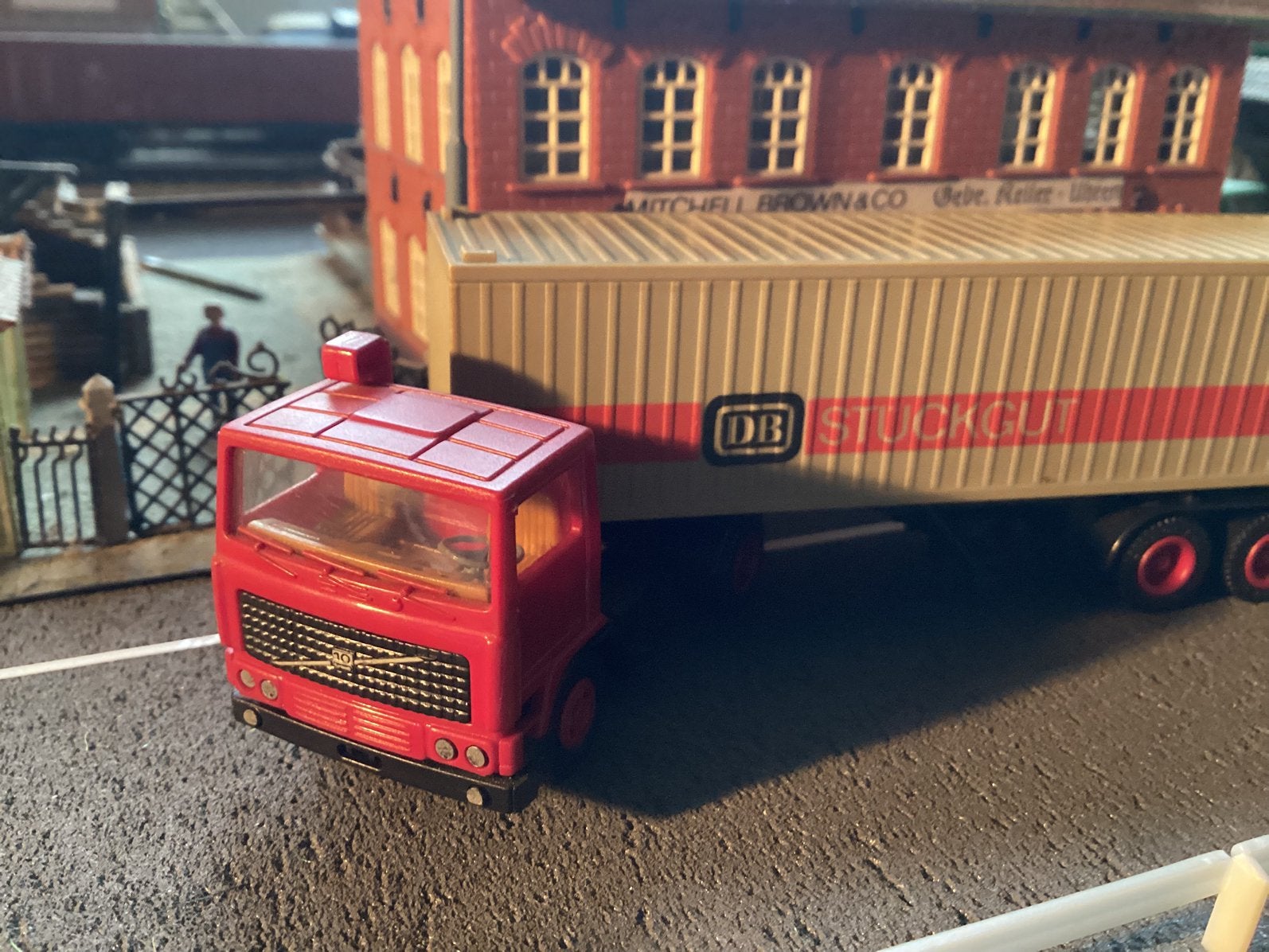 Volvo F10 van Herpa, Ophalen of Verzenden, Zo goed als nieuw, Bus of Vrachtwagen, Herpa