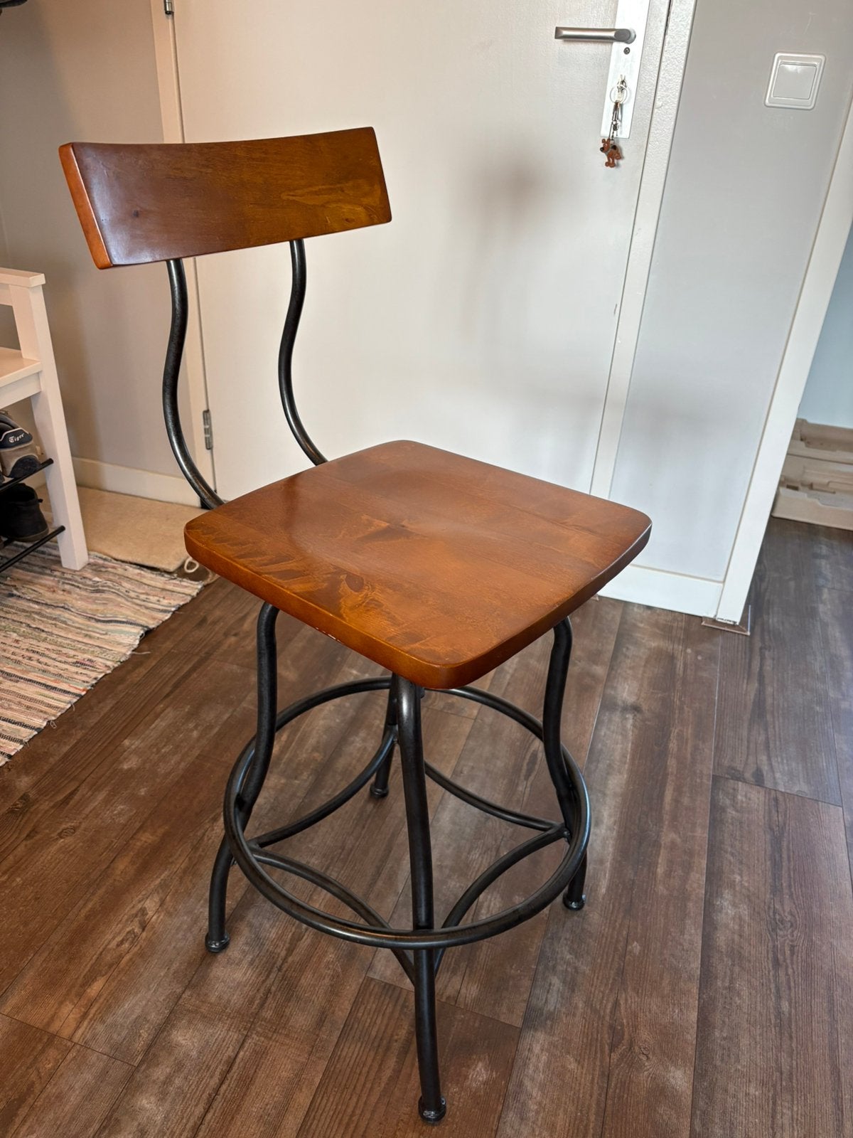 Wooden and metal adjustable chair, 1 kruk, Ophalen, Zo goed als nieuw, 60 tot 90 cm