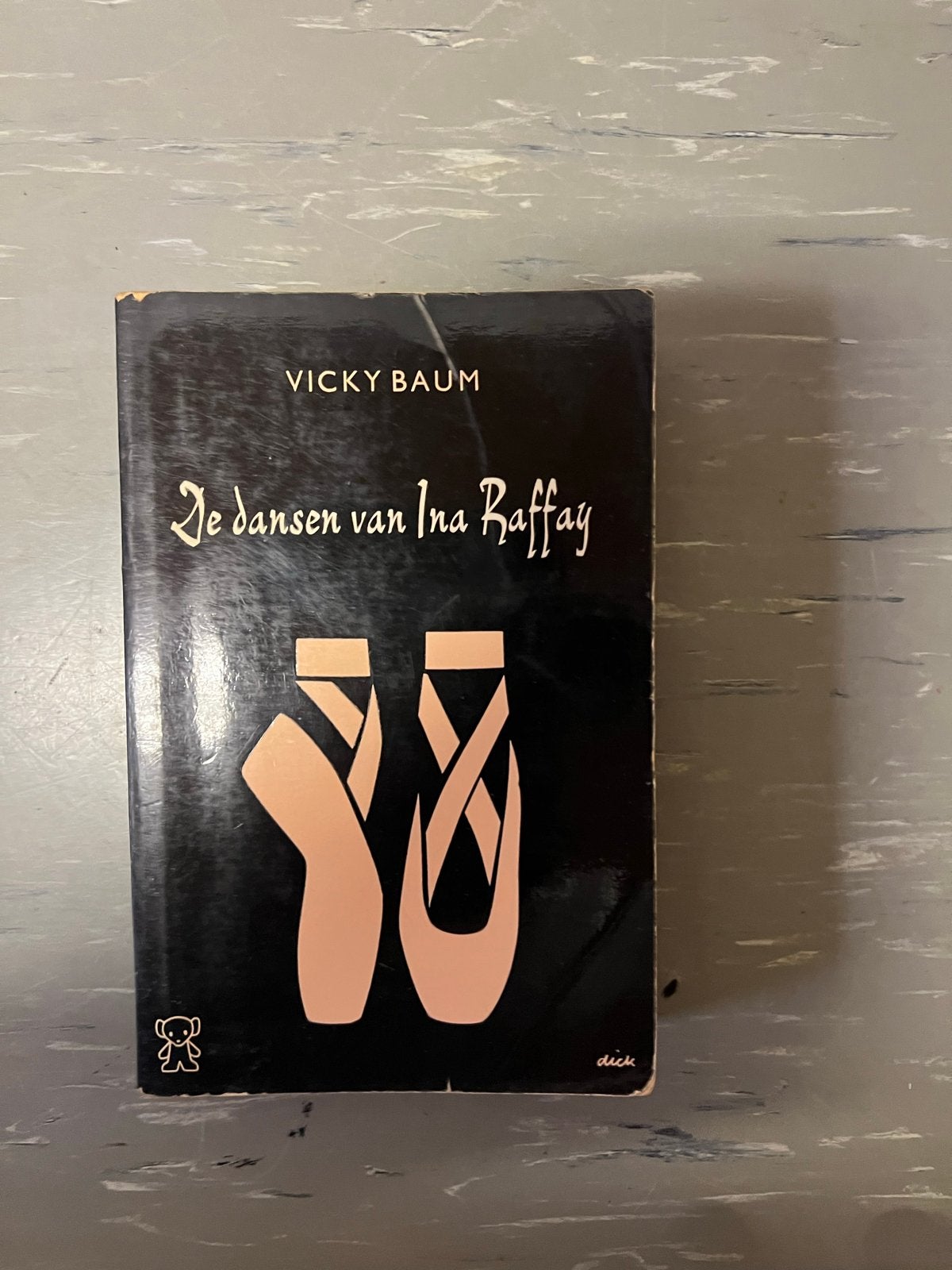 De dansen van Ina Raffay - Vicky Baum (roman), Ophalen of Verzenden, Gelezen, Europa overig