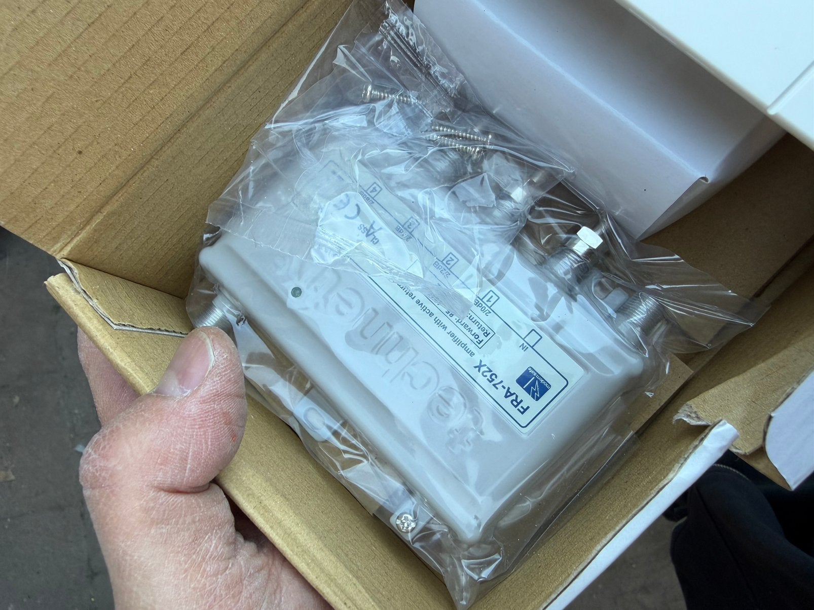 Technetix FRA-752X coax versterker 4-weg 1218 MHz – Bieden, Ophalen of Verzenden, Nieuw