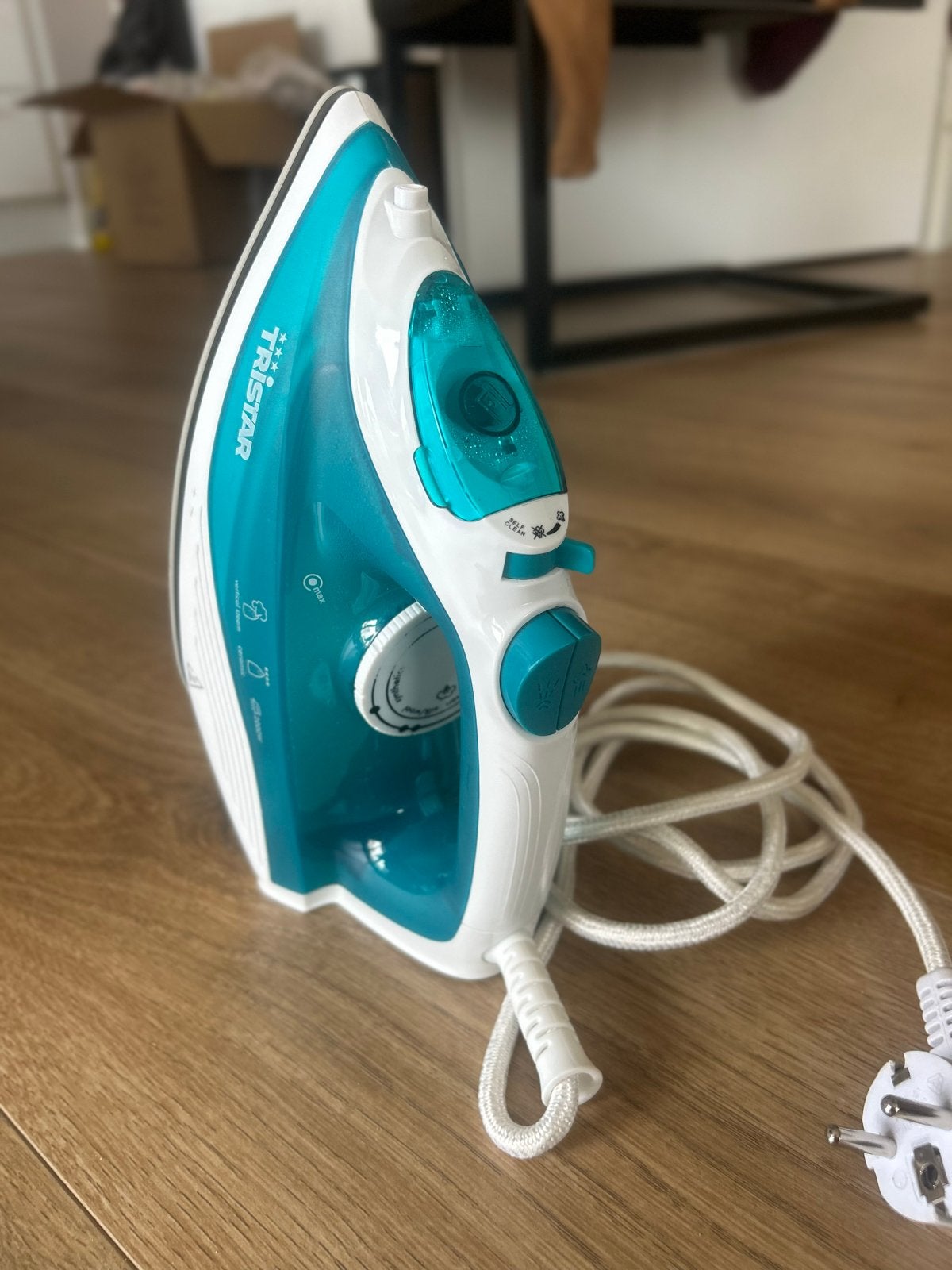 Tristar Strijkijzer met snoer - Keramische zool, Ophalen of Verzenden, Zo goed als nieuw, Strijkijzer met snoer