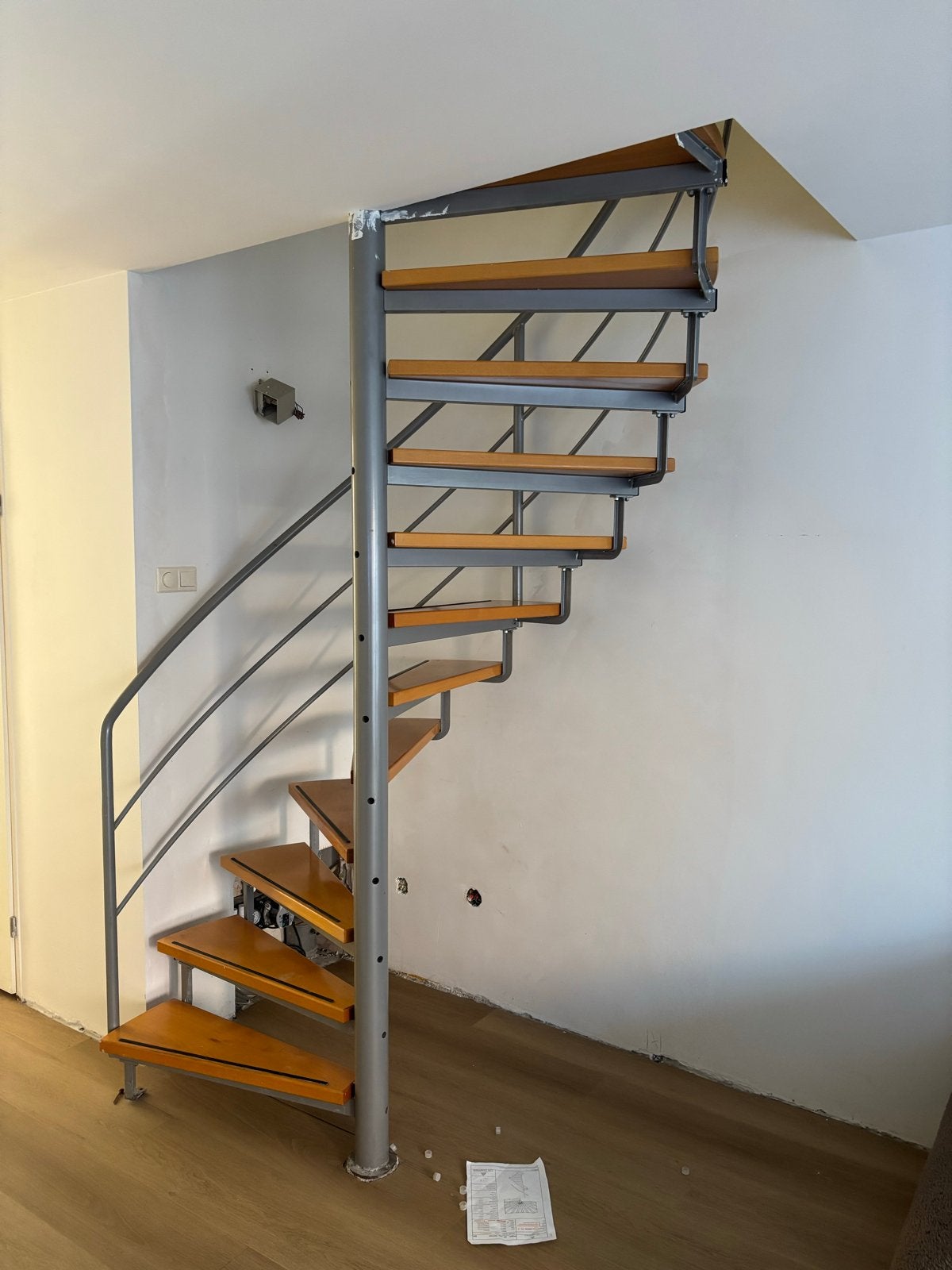 Spiraaltrap met houten treden, Doe-het-zelf en Verbouw, Ladders en Trappen, Ophalen, Gebruikt, Trap, 2 tot 4 meter