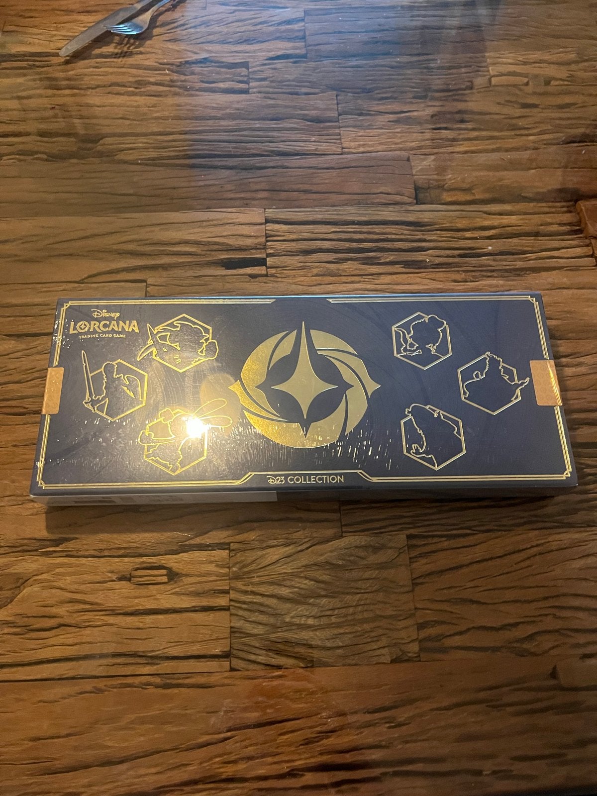 Disney Lorcana D23 Collector's Set - Nieuw in doos, Ophalen, Overige figuren, Nieuw, Overige typen