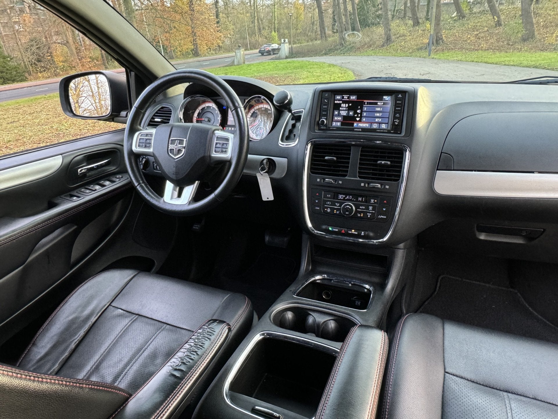 Chrysler Voyager 3.6 V6, 7 P, GERESERVEERD, FULL OPTIONS, Auto's, Chrysler, Gebruikt, Euro 6, 287 pk, Zwart
