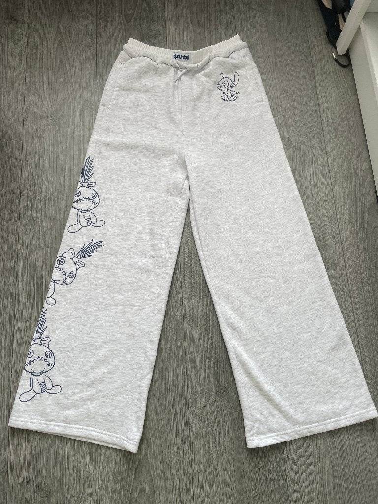 disney stitch wide leg grijze joggingbroek pants mt 164, Broek, Meisje, Ophalen of Verzenden, Zo goed als nieuw