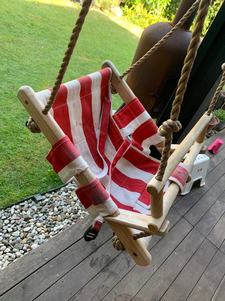 Babyschommel hangmat rood-wit, Ophalen, Gebruikt, Schommel