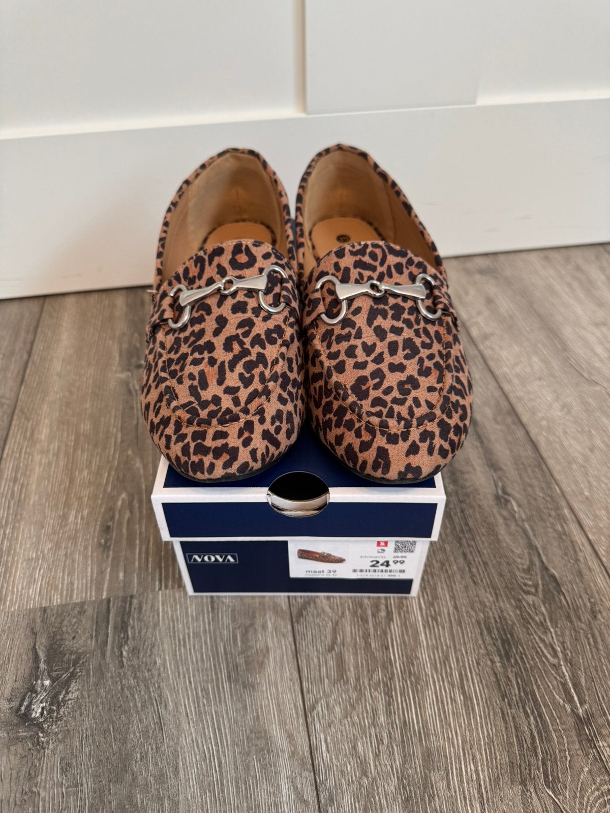 Nova Loafers met panterprint 39, Kleding | Dames, Schoenen, Ophalen of Verzenden, Nieuw, Beige, Instappers