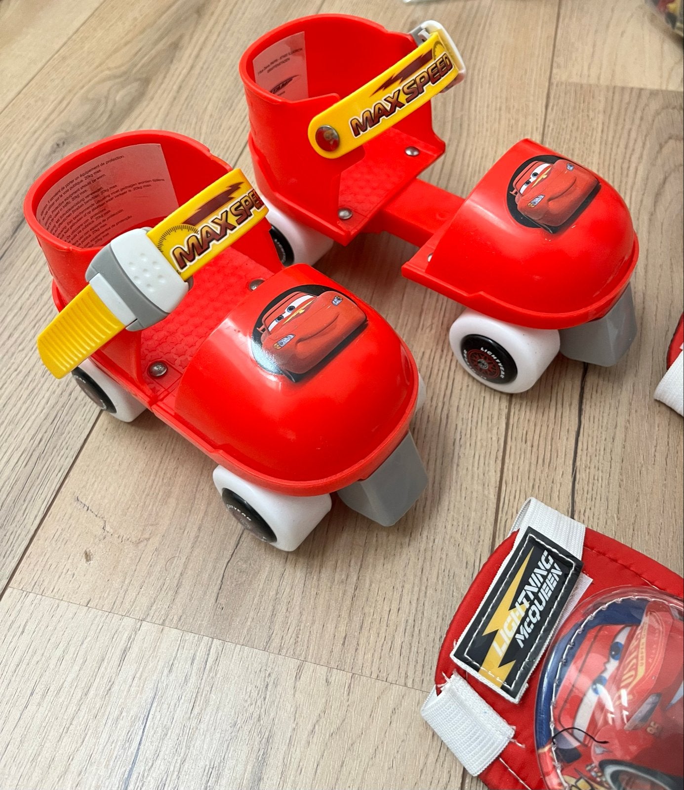 Verstelbare Cars rolschaatsen met beschermers, maat 30, Ophalen of Verzenden, Verstelbaar, Gebruikt, Kinderen