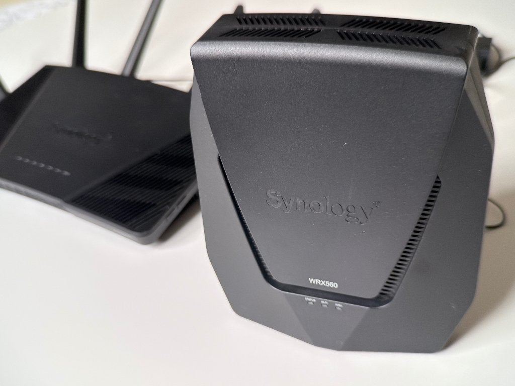 Synology router RTX6600AX en (mesh)router WRX560, Computers en Software, Ophalen of Verzenden, Zo goed als nieuw, Router, Synology