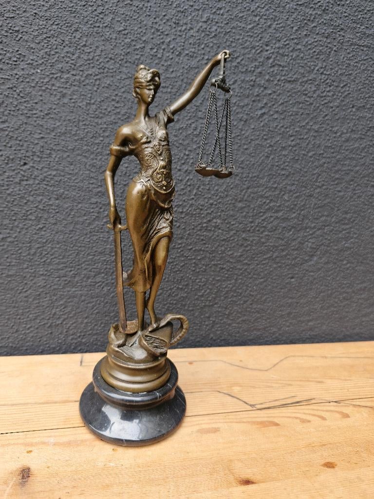 bronzen vrouwe justitia advokaat rechter jurist, Antiek en Kunst, Verzenden, Brons, Beeld
