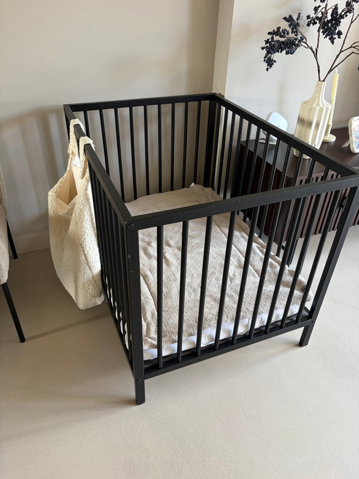 Zwarte box met boxkleed, boxzak (Jollein) en boxmatras, Kinderen en Baby's, Boxen, Ophalen, Gebruikt, Vierkant, Boxkleed