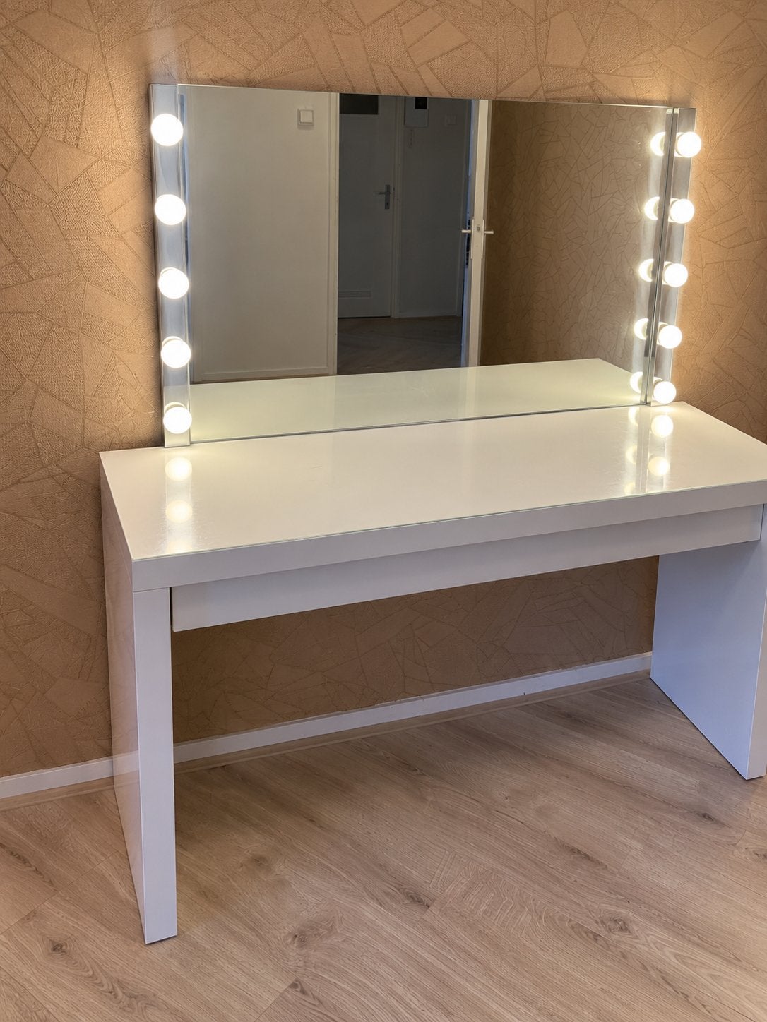 Witte make-up tafel met spiegel en verlichting, Ophalen, Overige materialen, Gebruikt, 100 tot 150 cm