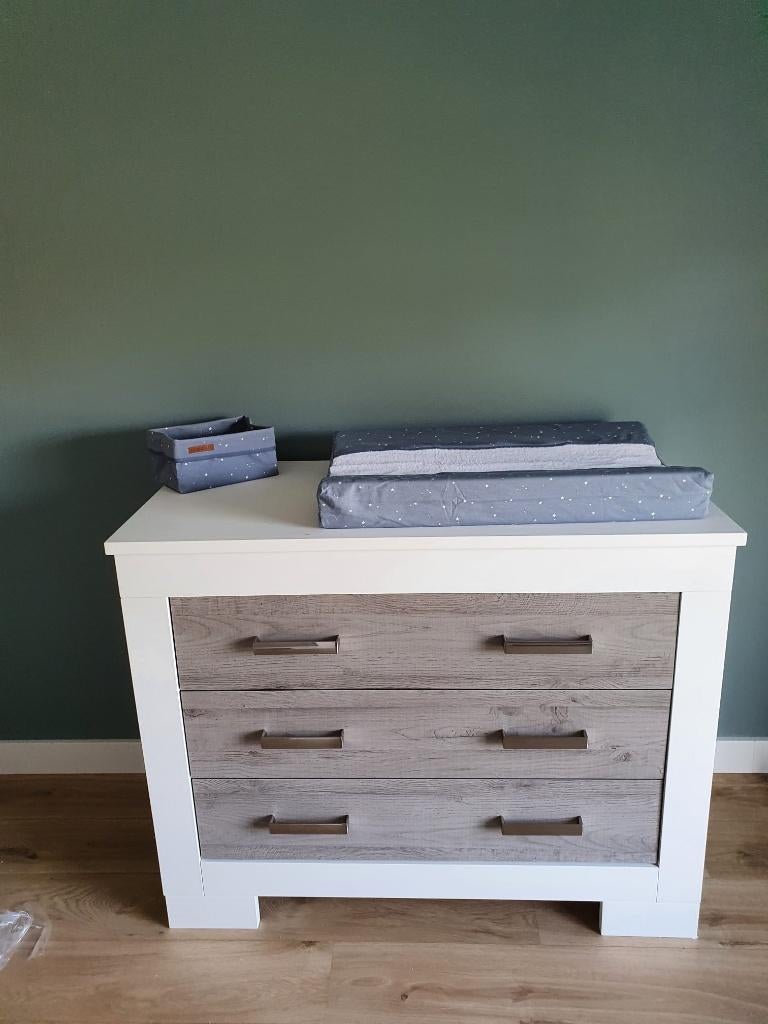 Commode wit met grijze lades, Kinderen en Baby's, Ophalen, Gebruikt, 50 tot 70 cm, 100 cm of meer