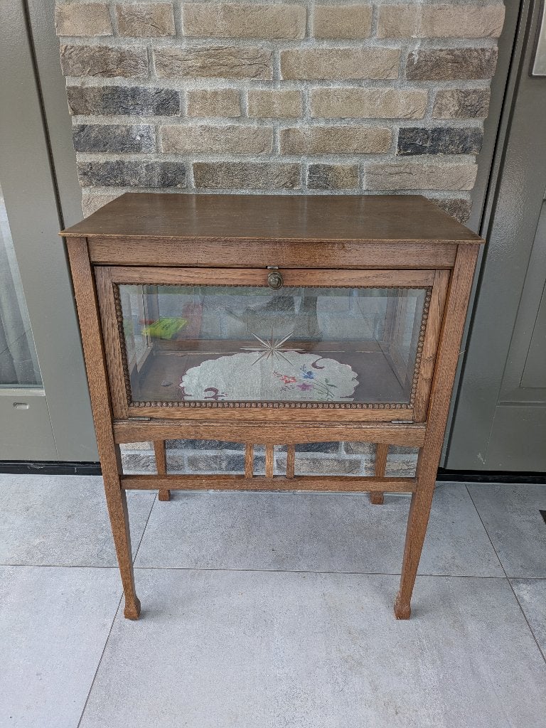 Oud eiken theekastje / vitrinekast met geslepen sterglas, Huis en Inrichting, Gebruikt, Eikenhout, Met deur(en), Minder dan 100 cm