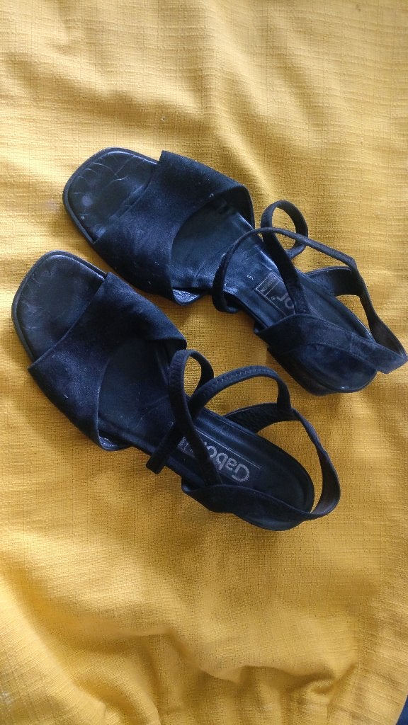 Zwarte open schoen met hakje. Merk: Gabor. Maat: 6½., Schoenen met lage hakken, Zwart, Gabor, Ophalen of Verzenden