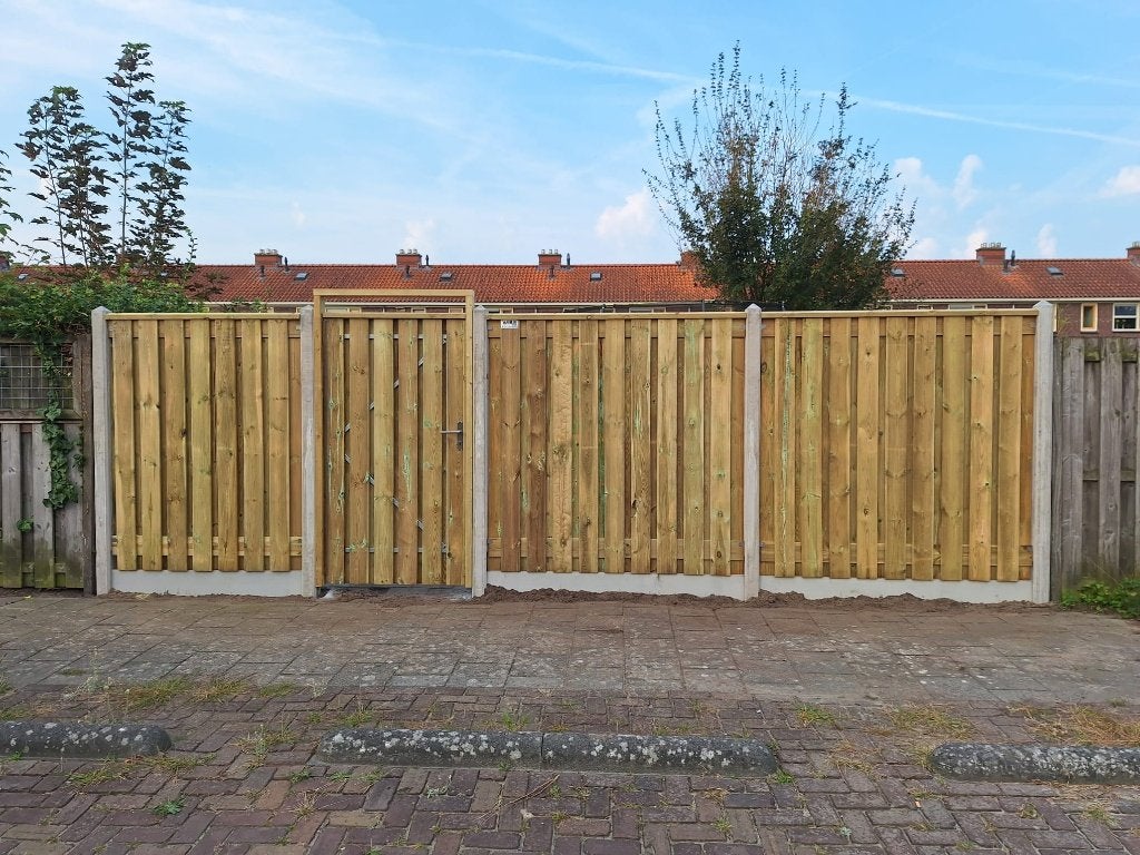 Mooie Grenenhouten schutting met wit (lichtgrijs beton), Ophalen, 1 tot 2 meter, Minder dan 3 meter, Nieuw