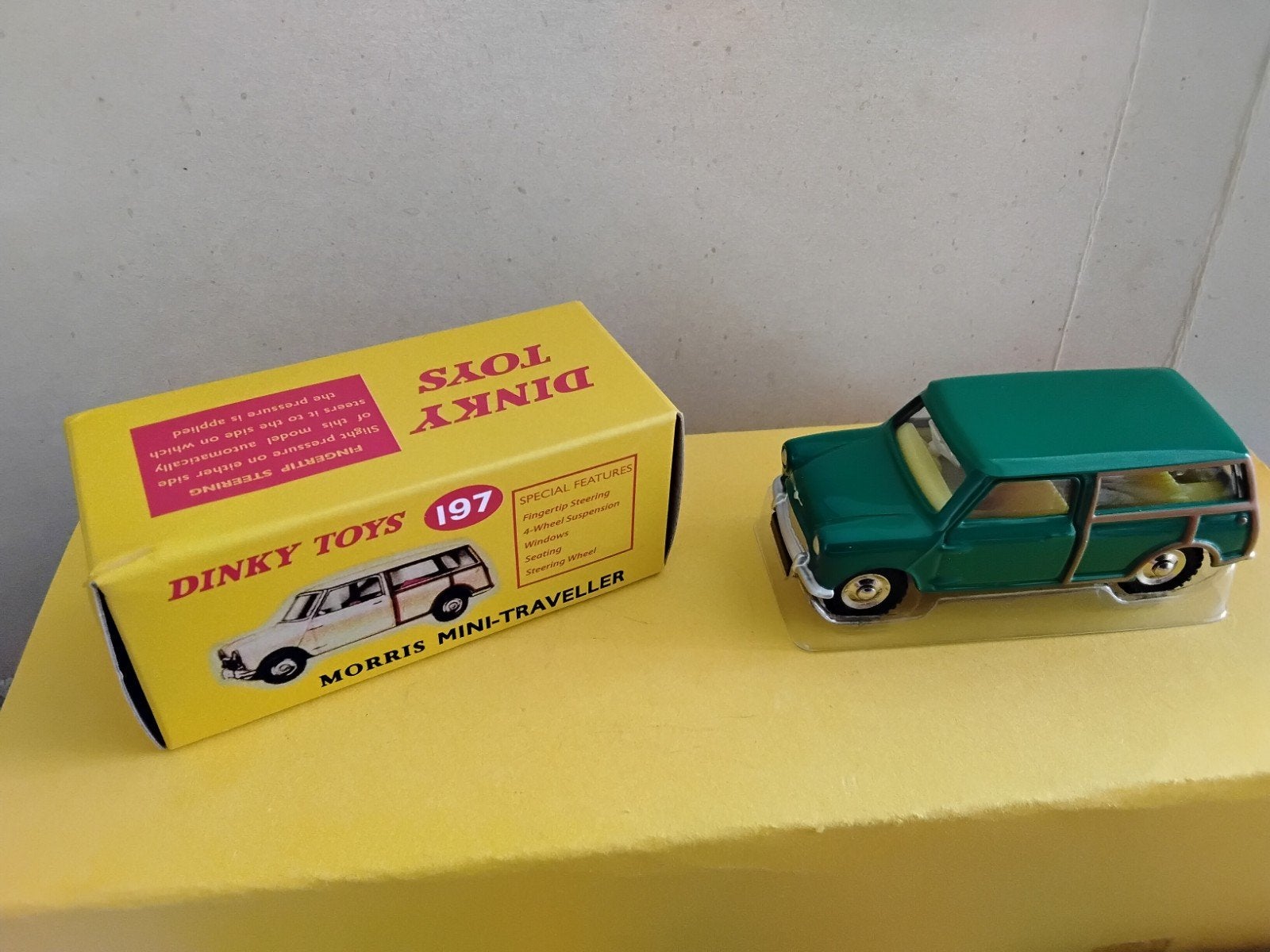 DINKY TOYS ATLAS MORRIS MINI-TRAVELLER DONKERGROEN NO  197, Ophalen of Verzenden, Zo goed als nieuw, Auto, Dinky Toys