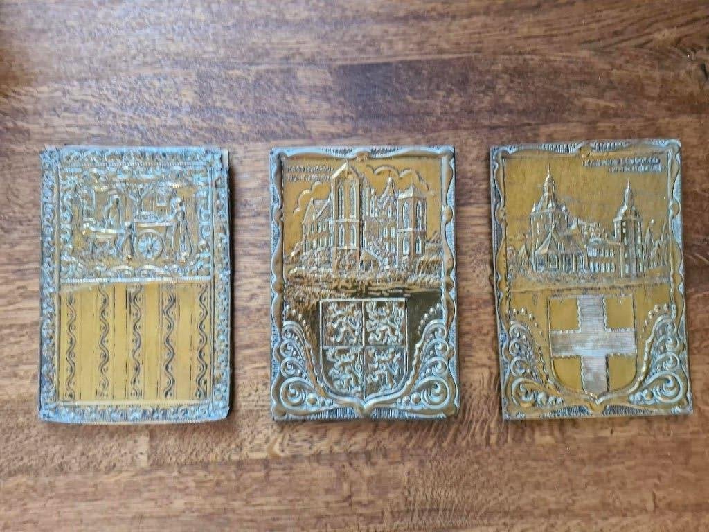 3 koperen wanddecoraties kasteel Beusdael en kasteel Croij, Huis en Inrichting, Ophalen, Metaal, Gebruikt, 26 cm