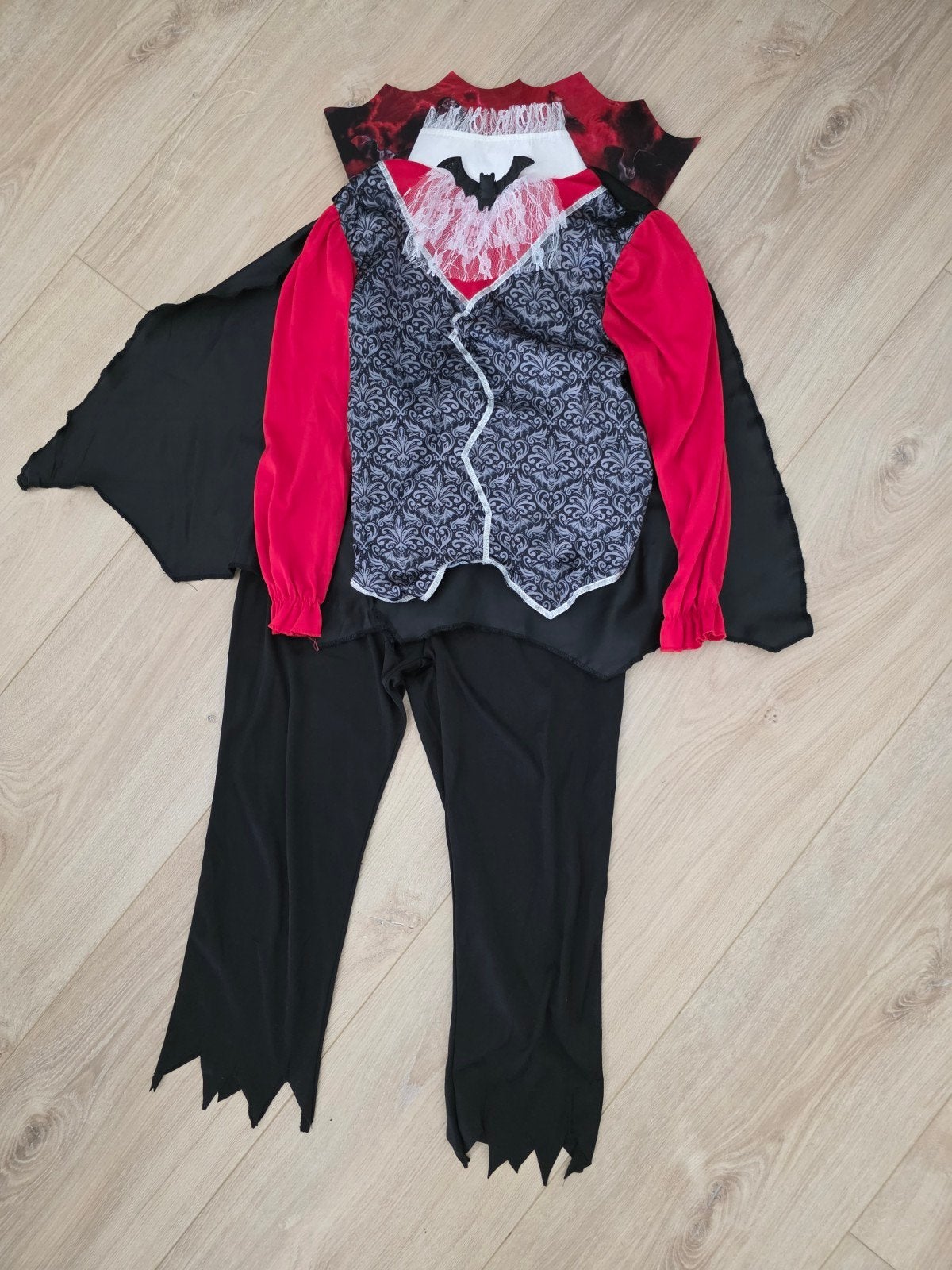 Vampier kostuum voor kinderen - Halloween/Carnaval, Ophalen of Verzenden, Zo goed als nieuw, 122 t/m 128, Jongen of Meisje