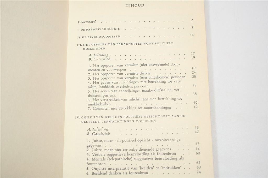Paragnosten bij Politie — Tenhaeff, Bijleveld 1957, Ophalen of Verzenden, Gelezen, Overige onderwerpen, Achtergrond en Informatie