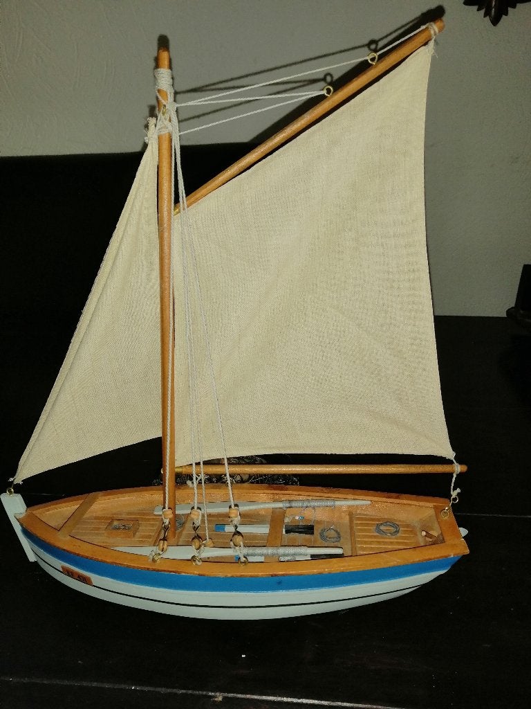 Een leuke model zeilboot eenmaster,l32xh42xb11cm, Ophalen of Verzenden, Zo goed als nieuw, Groter dan 1:32, Overige merken