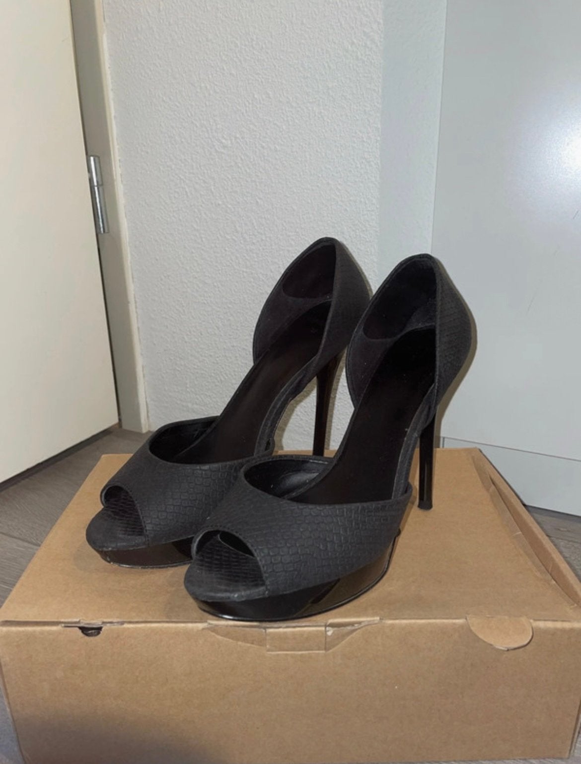 Zwarte Mango Peep-toe Hakken Maat 37, Kleding | Dames, Schoenen, Pumps, Zwart, Ophalen of Verzenden, Gedragen