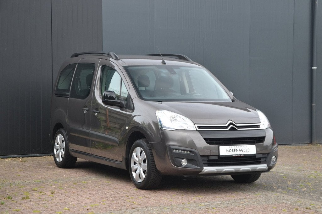 Citroen Berlingo 1.2 110 PK Turbo XTR * Navigatie * Climatro, Auto's, Citroën, Voorwielaandrijving, Stof, Gebruikt, 1199 cc
