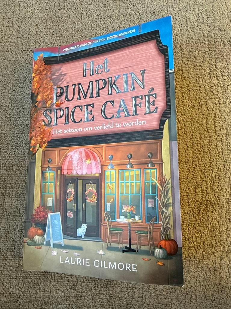 Het Pumpkin Spice Café - Laurie Gilmore (Boek), Ophalen of Verzenden, Zo goed als nieuw, Nederland