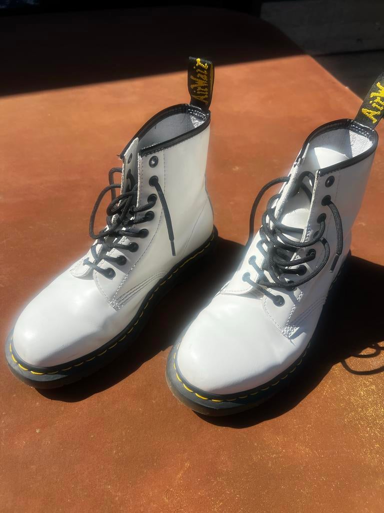 Witte Dr. Martens Laarzen - Maat 39, Ophalen of Verzenden, Zo goed als nieuw, Wit, Lage of Enkellaarzen