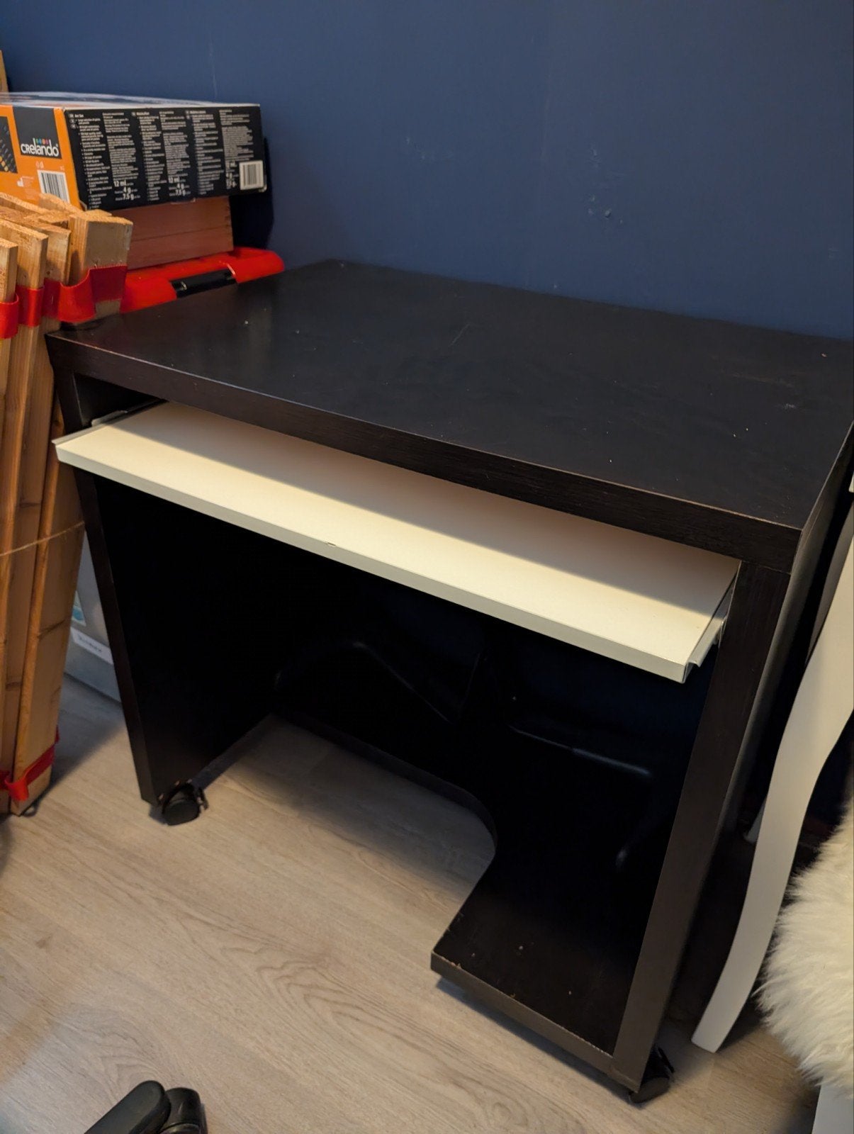 Compact computerbureau met uitschuifbaar toetsenbordblad, Huis en Inrichting, Ophalen