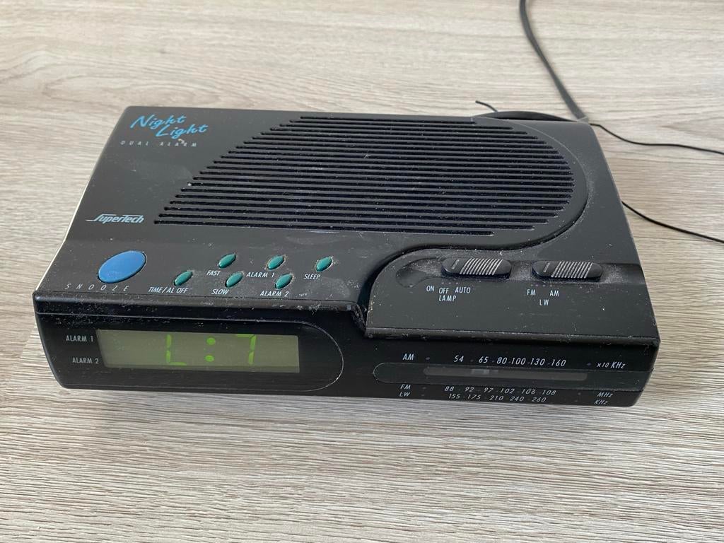Supertech Night Light Dual Alarm Wekker Radio, Witgoed en Apparatuur, Wekkers, Ophalen of Verzenden, Gebruikt, Digitaal