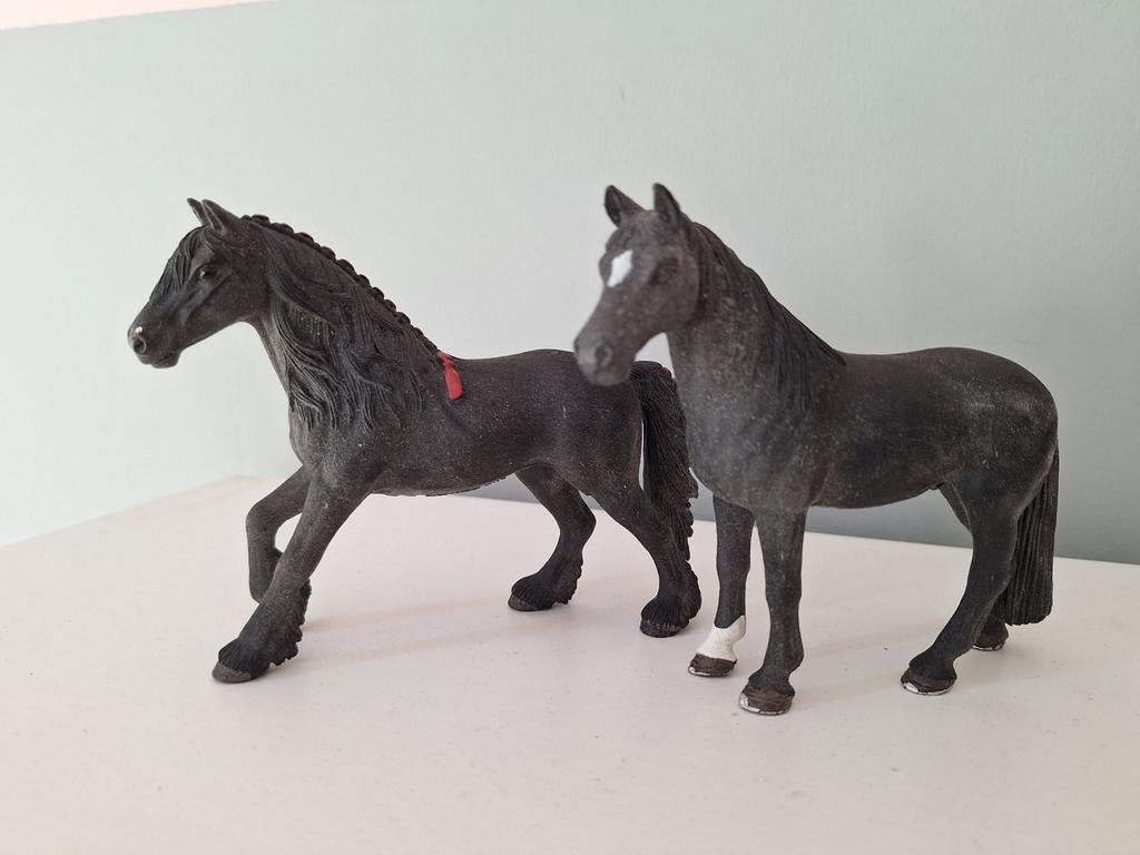 2 zwarte Schleich paarden, Ophalen of Verzenden, Zo goed als nieuw, Paard, Beeldje of Figuurtje