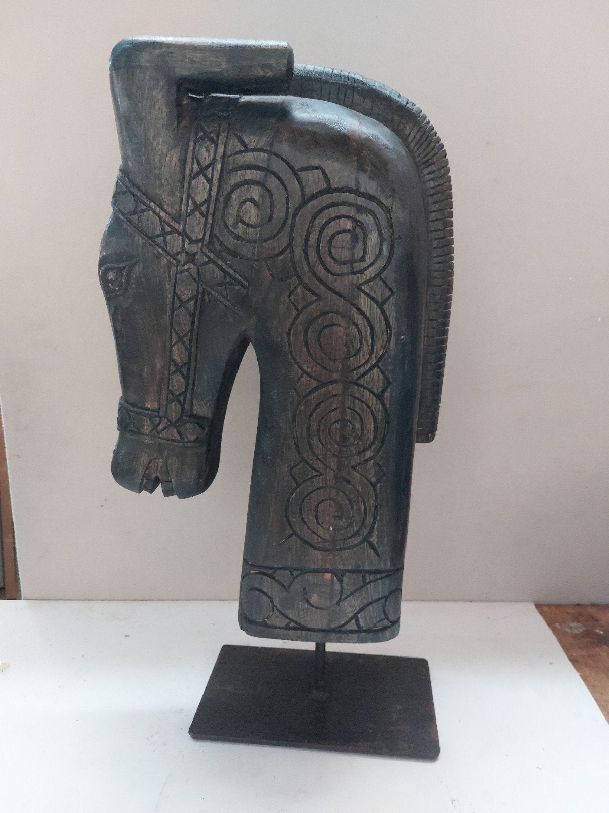 Houten paardenhoofd op metalen standaard - 65 cm hoog, Antiek en Kunst, Ophalen