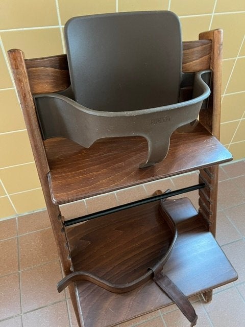 stokke tripp trapp koloniaal kinderstoel trip trap, Kinderen en Baby's, Kinderstoelen, Ophalen, Zo goed als nieuw, Meegroeistoel