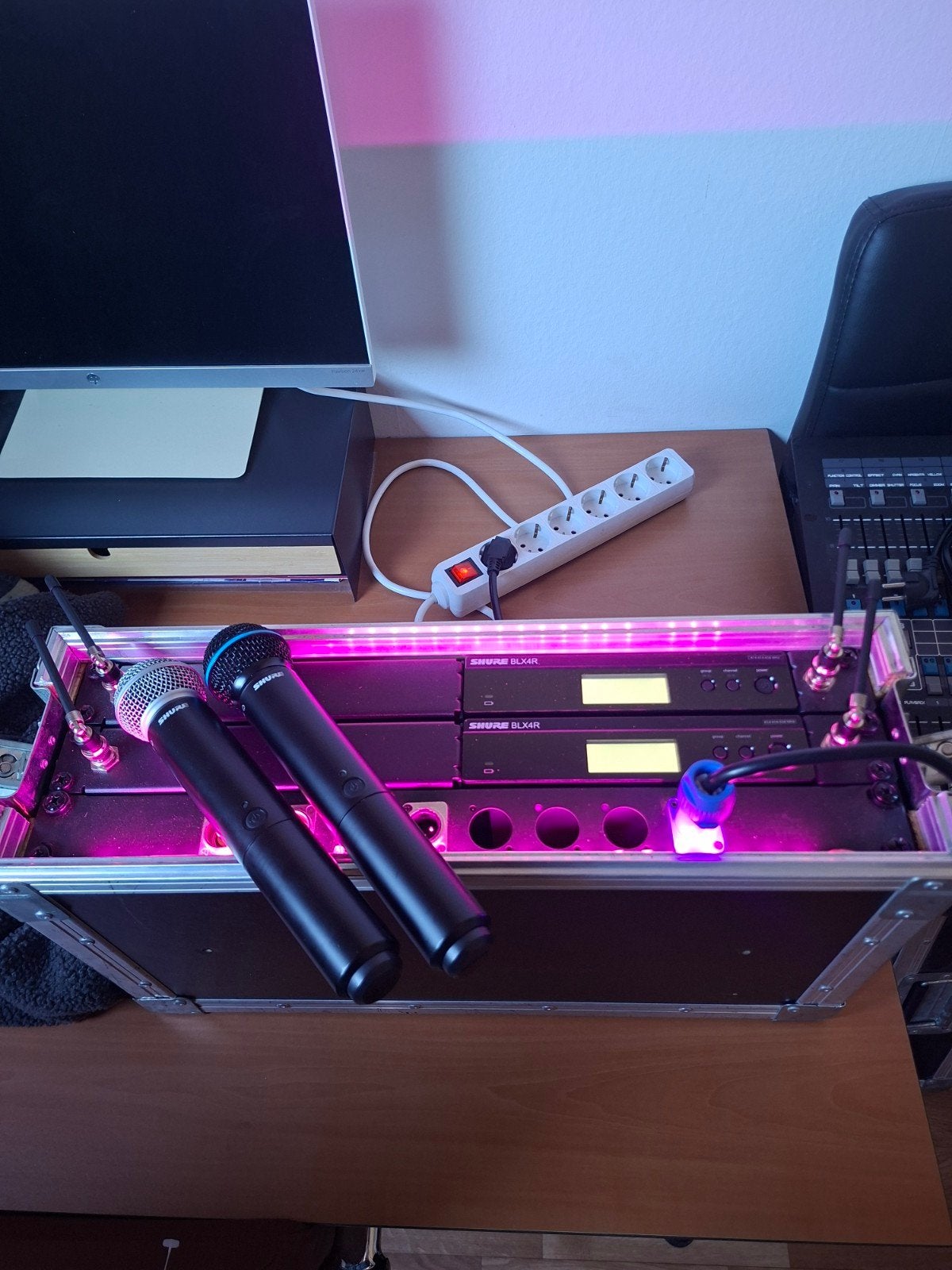 2x Shure BLX4R Draadloze Microfoon Set (SM58) K14 Band, Ophalen, Zo goed als nieuw, Zangmicrofoon, Draadloos