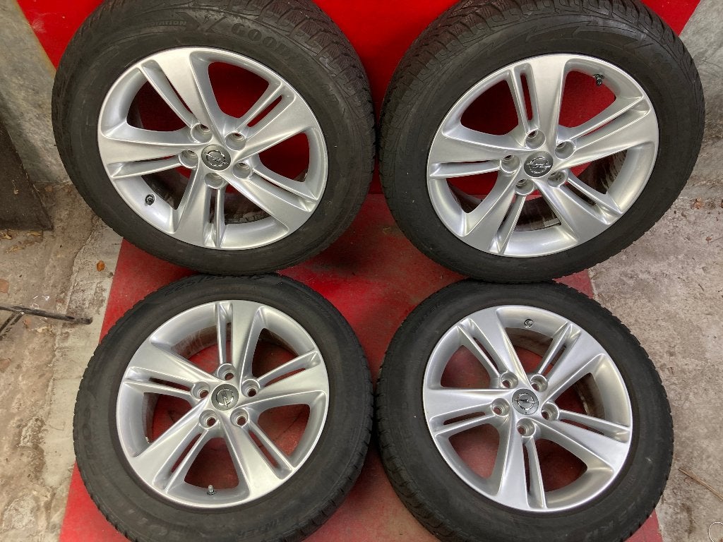 Winterbanden Opel Insignia 225/55R17, Auto-onderdelen, Gebruikt, ., Banden en Velgen, 17 inch