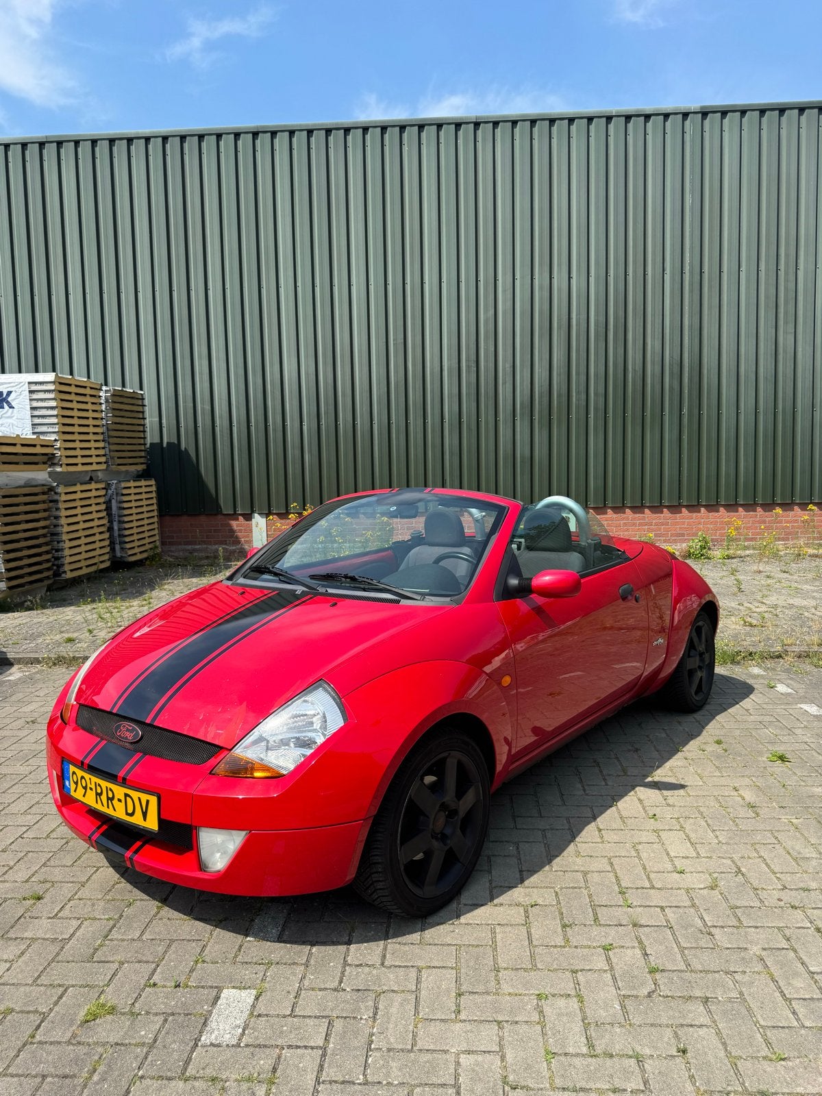 Ford Ka 1.6 Streetka 2005 Rood, 40 €/maand, 1599 cc, Origineel Nederlands, Handgeschakeld