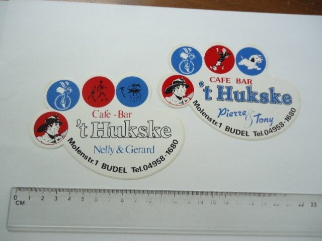 sticker oud BUDEL HUKSKE bar cafe Pierre tony nelly gerard, Verzenden, Zo goed als nieuw, Bedrijf of Vereniging
