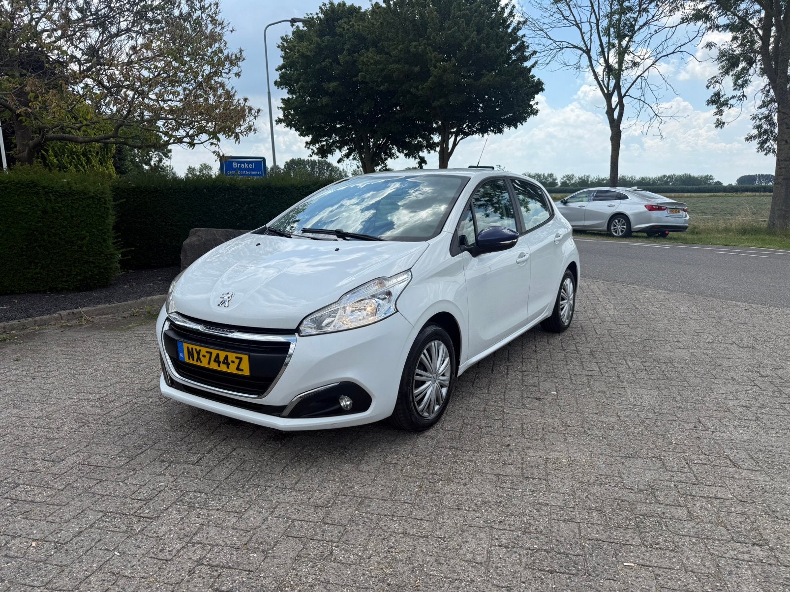 Peugeot 208 1.0 VTI 50KW/68PK 5-D 2015 Wit, 3 cilinders, 999 cc, Hatchback, 5 stoelen