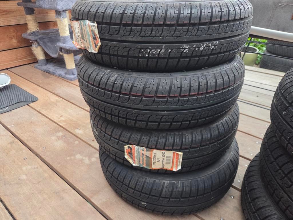 2 sets van 4 Roadhog Supreme-3000 Zomerbanden - 175/70 R13 8, 13 inch, 175 mm, Ophalen of Verzenden, Band(en)