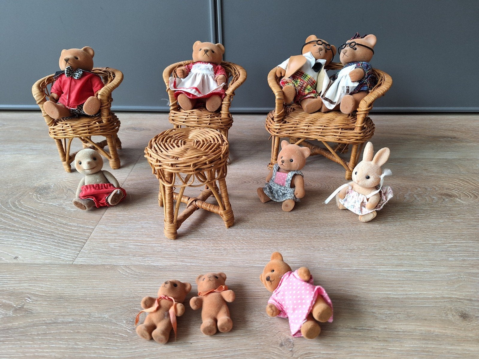 Verzameling van 10 kleine beertjes en dieren met meubels, Ophalen, Gebruikt, Stoffen beer, Overige merken