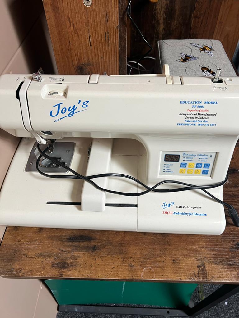 Joy's Borduurmachine 'Education Model' - Werkt!, Hobby en Vrije tijd, Naaimachines en Toebehoren, Zo goed als nieuw, Naaimachine