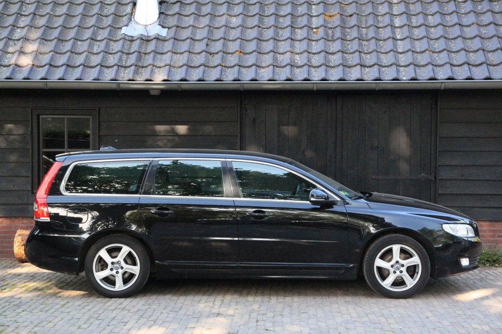 Volvo V70 2.0 D3 Classic Edition Xenon/Parkeersensor/Navigat, Voorwielaandrijving, 4 cilinders, Leder en Stof, Zwart