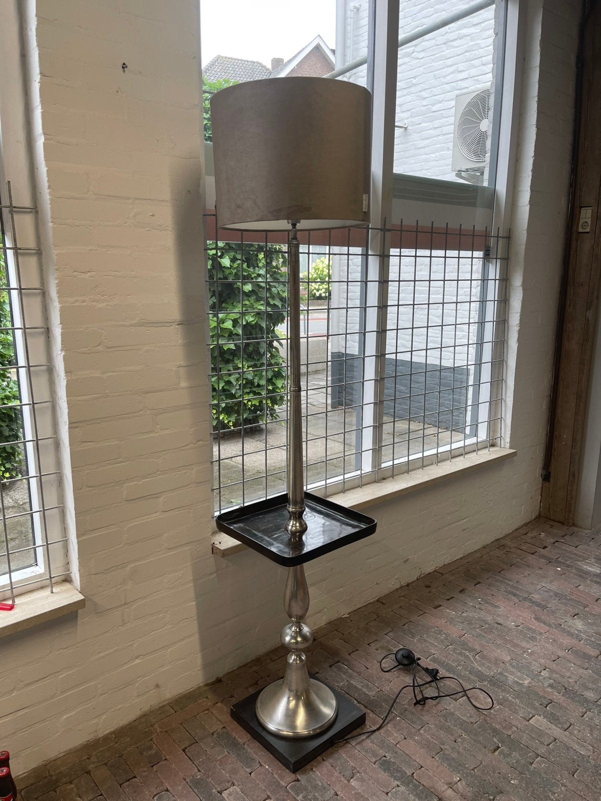 Riviera maison vloerlamp met tafel 180cm, Huis en Inrichting, Lampen | Vloerlampen, Ophalen, Zo goed als nieuw, 150 tot 200 cm