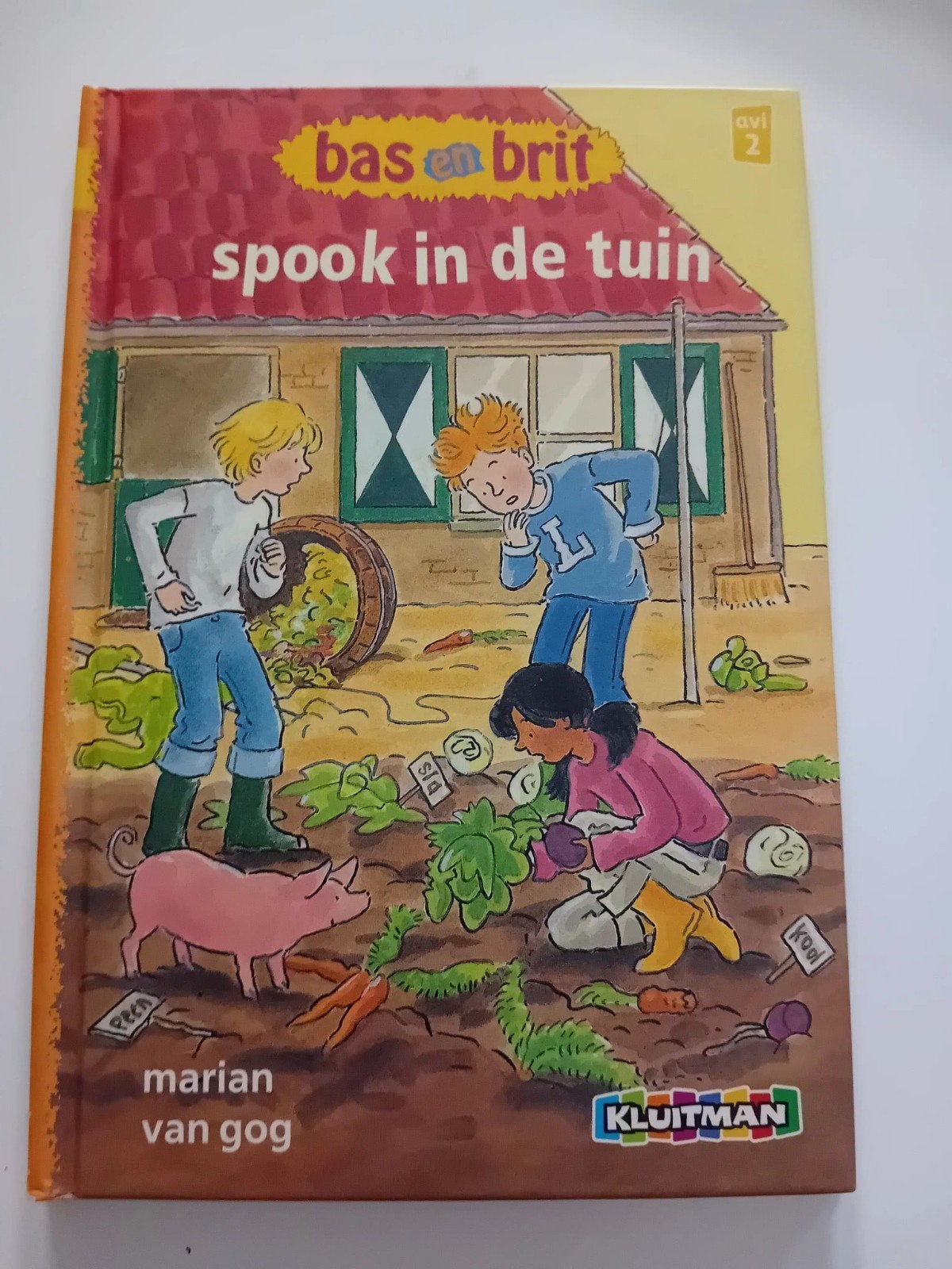* Bas en Brit: spook in de tuin - Marian van Gog (AVI 2), Boeken, Ophalen of Verzenden, Zo goed als nieuw