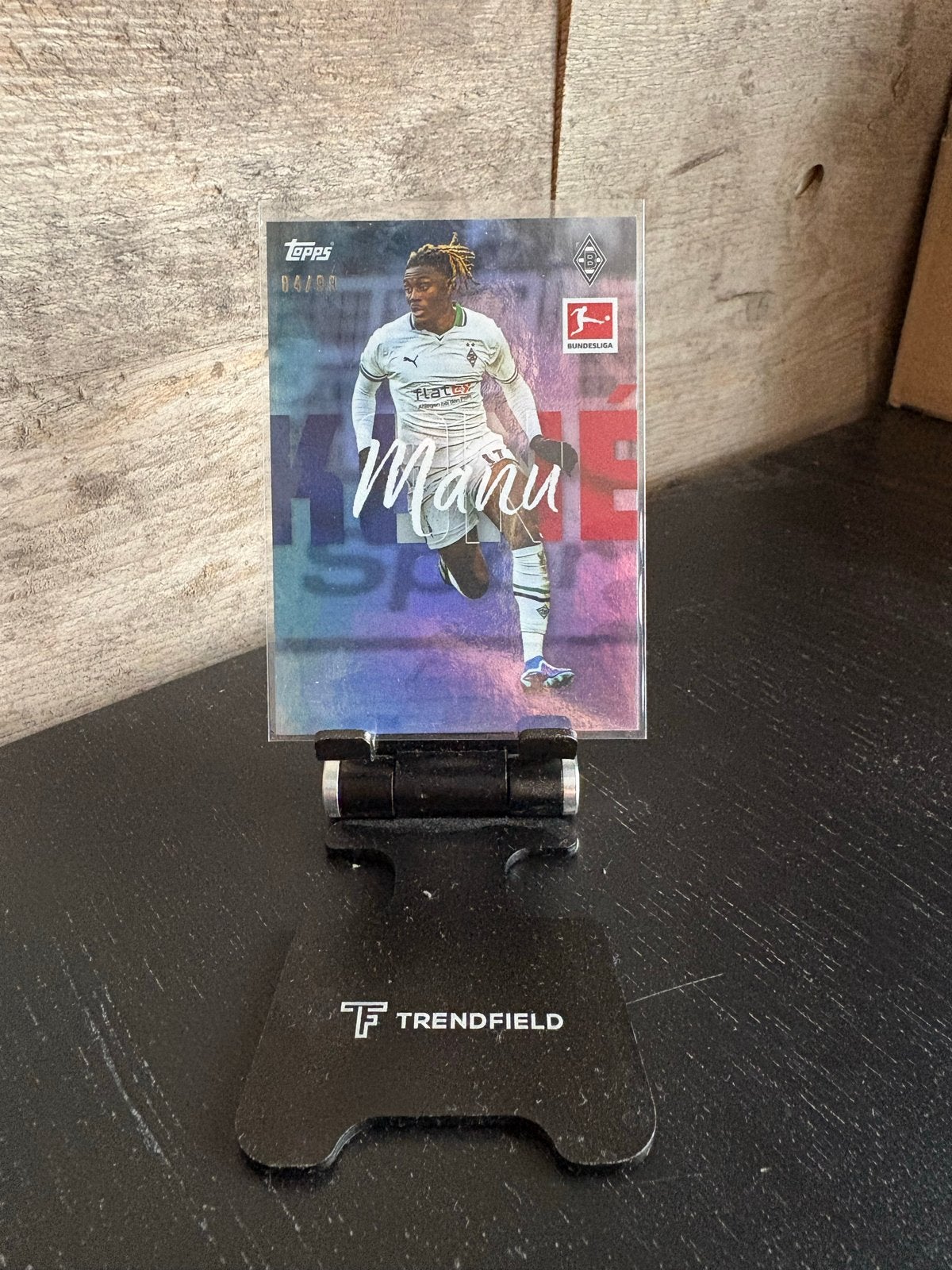 Topps Manu Koné 04/99 Spelerskaart Borussia Mönchengladbach, Verzenden, Zo goed als nieuw, Buitenlandse clubs, Spelerskaart